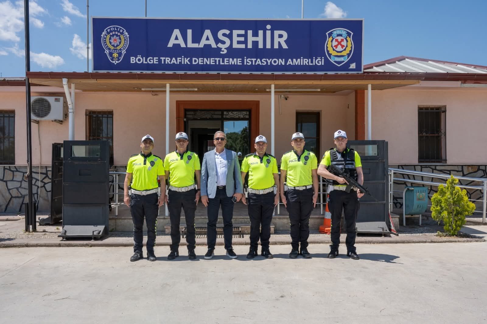 İl Emniyet Müdürü Adnan Karayel’den Alaşehir’e Ziyaret: Denetim ve Şehit Ailelerine Vefa-.2.2
