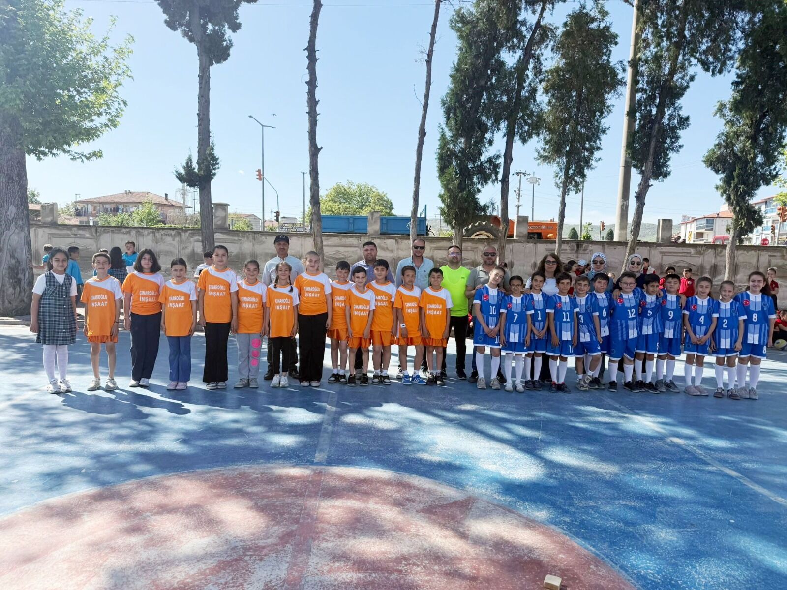 Manisa’da geleneksel çocuk oyunları heyecanı: 6 bin 500 öğrenci yarıştı-1