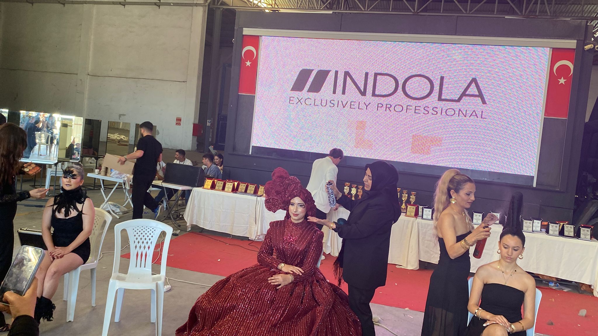 Manisalı kuaförlerden ayakta alkışlanacak başarı-.1