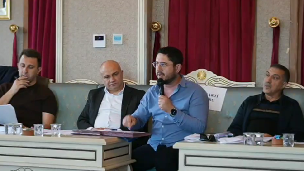 Yunusemre Belediye Meclisi'nde Gerginlik! (1)