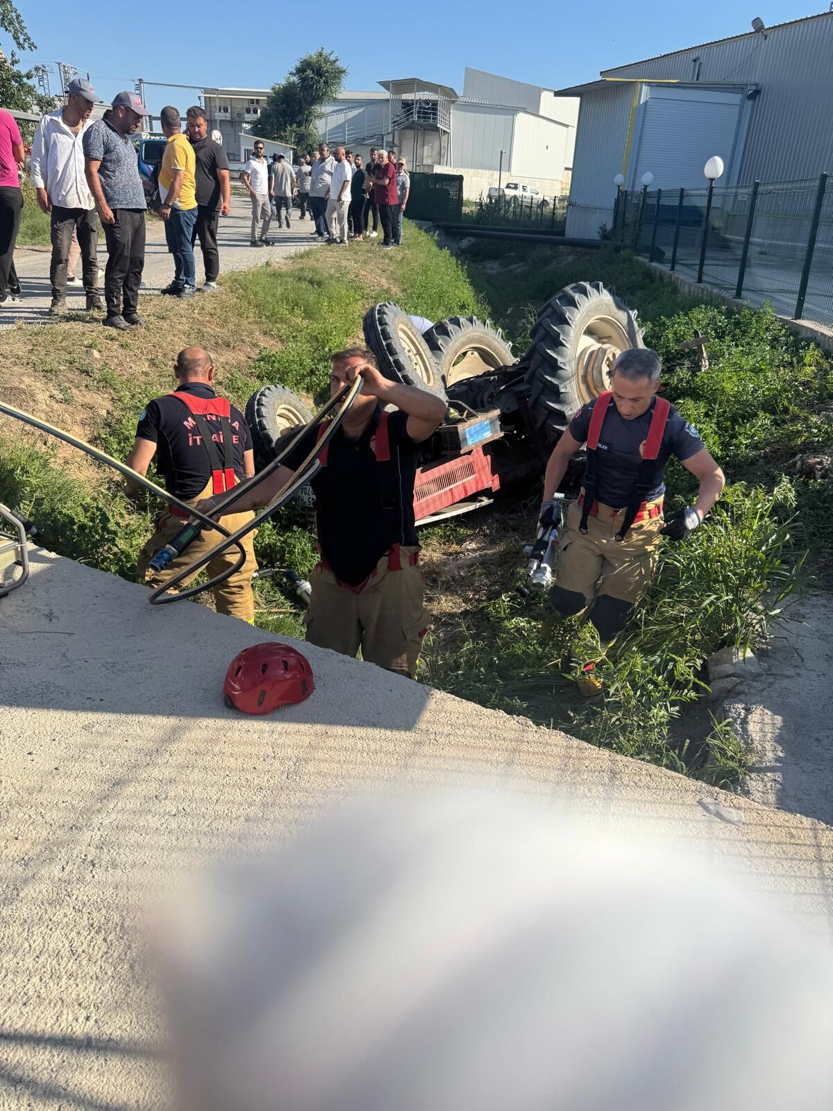 Saruhanlı’da Feci Kaza: Traktörün Altında Kaldı!-1