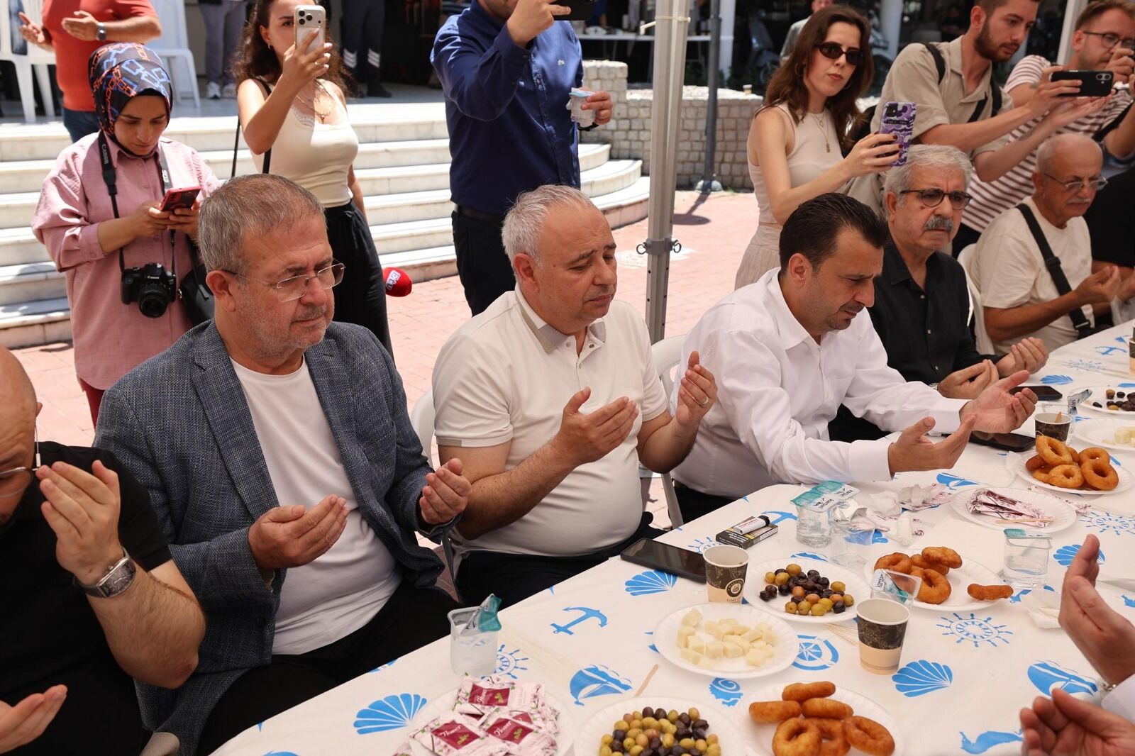 Şehzadeler Belediye Başkanı Hakan Şimşek’ten Annesi Gülşinaz Şimşek İçin Lokma Hayrı-1