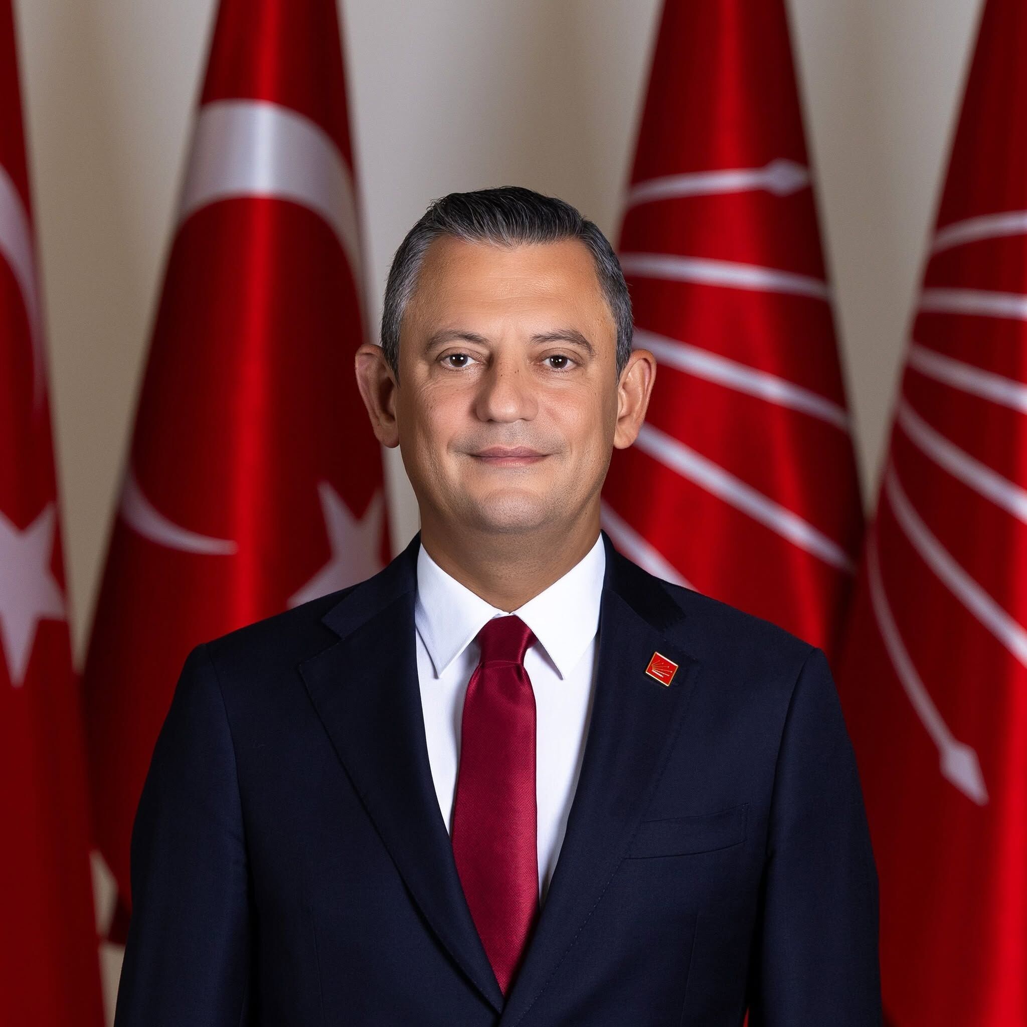 ÖZGÜR ÖZEL YENİ PARTİ YÜRÜYÜŞ PARTİSİ