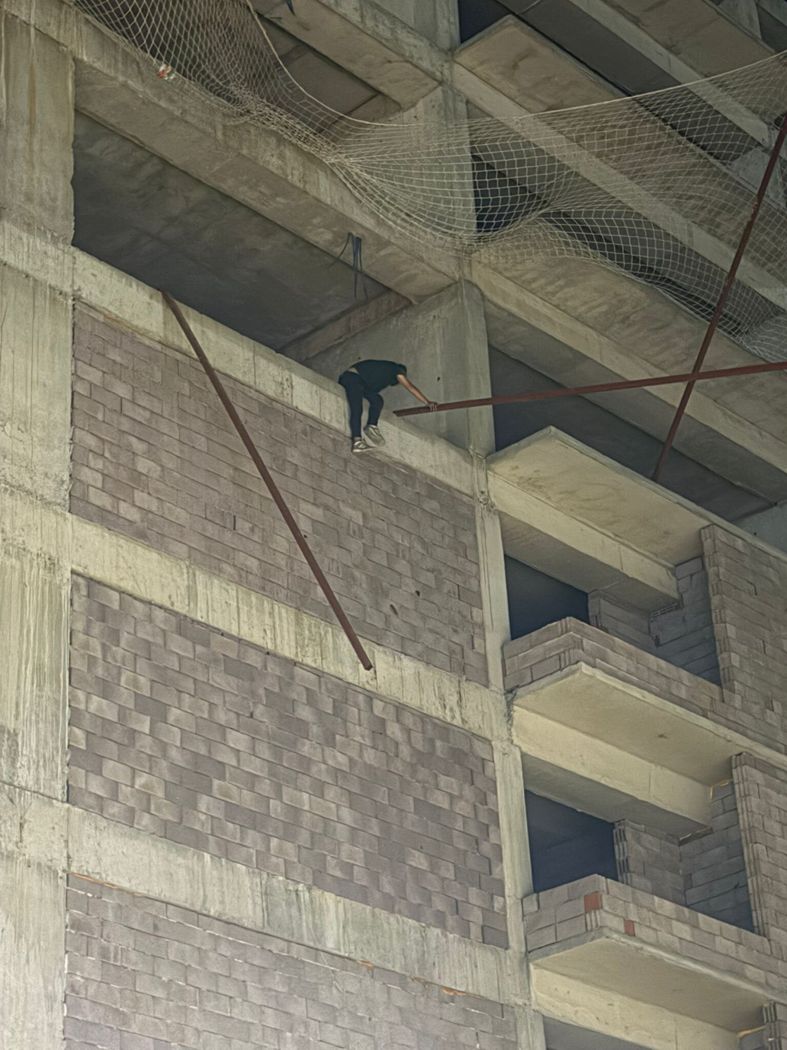 Üçüncü Kez Çatıya Çıkan Şahıs Yine Polis Tarafından İkna Edildi