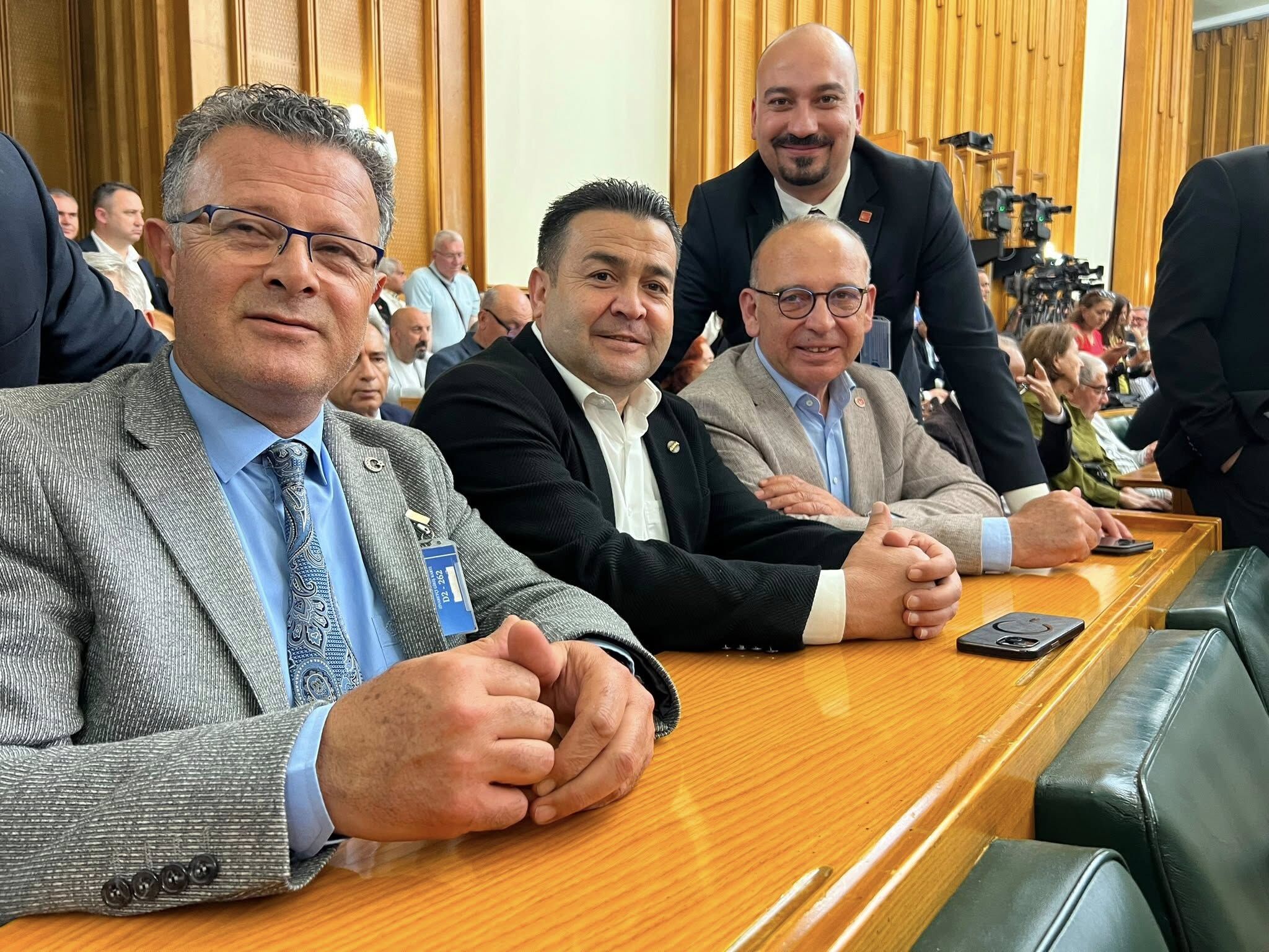 Başkan Dönmez, Özgür Özel'e destek için Ankara'da-.1