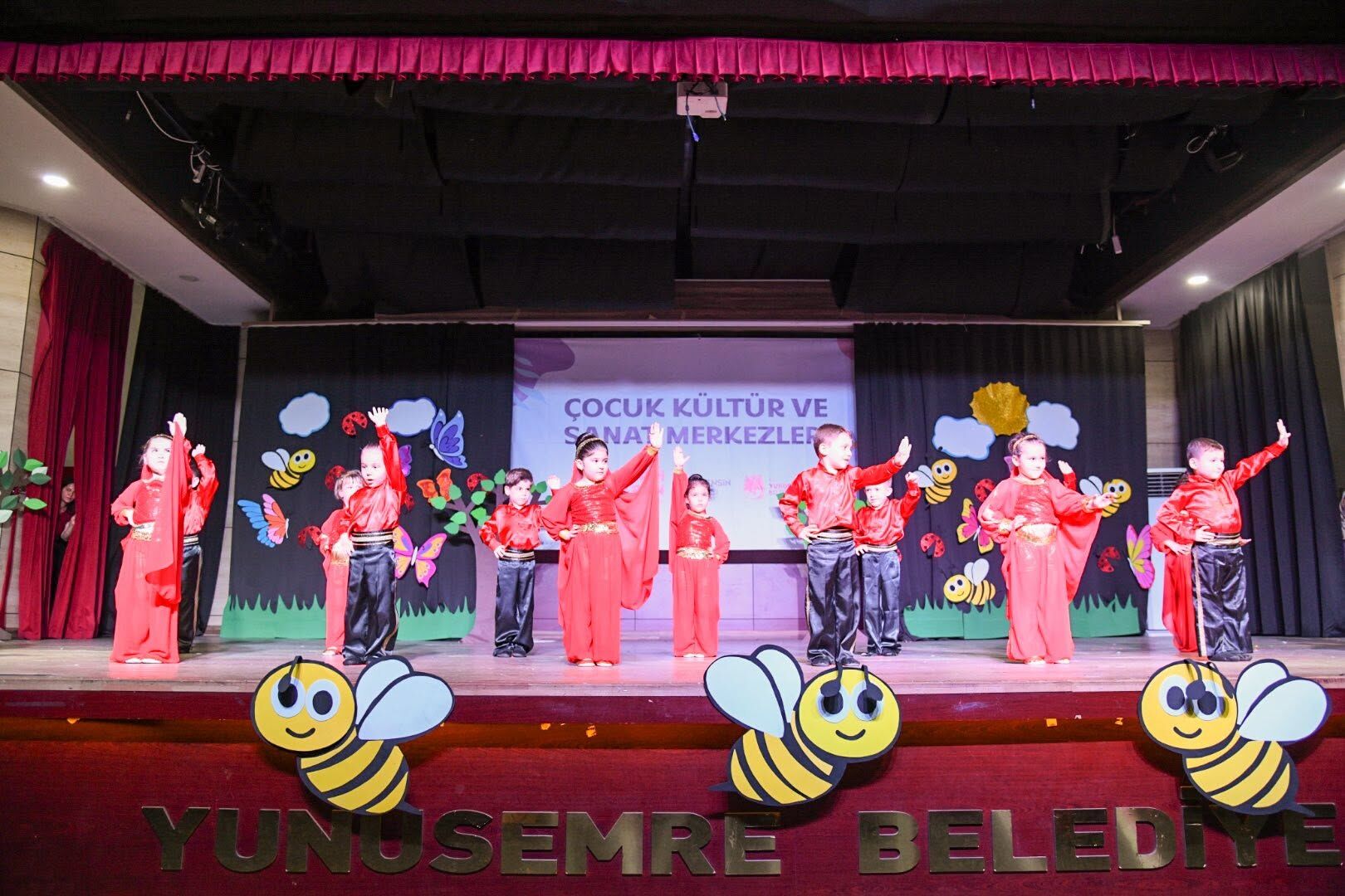 Başkan Balaban miniklerin mezuniyet coşkusuna ortak oldu-3