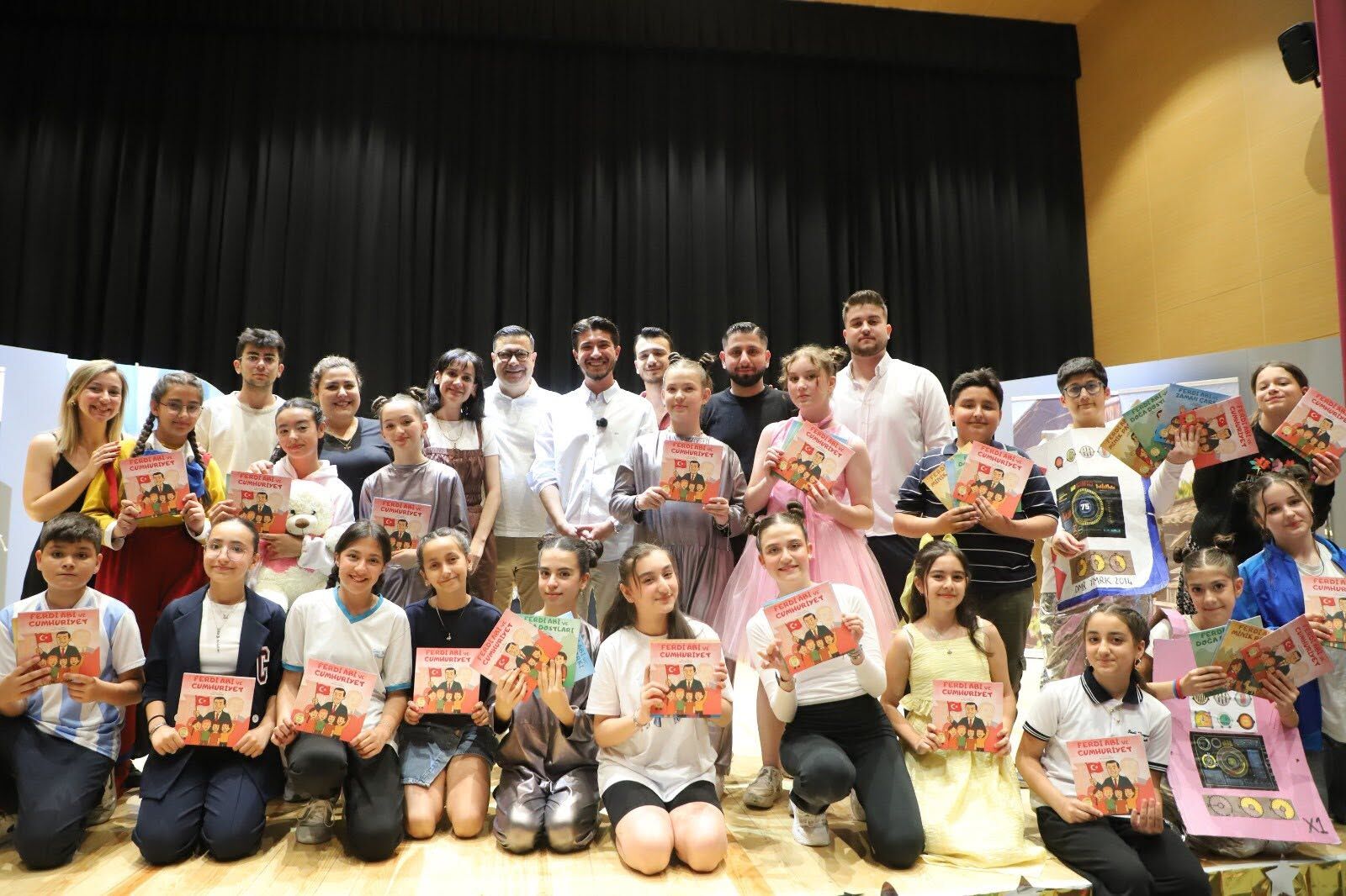 Manisa’da sahnelenen “Oyun Bozuldu” büyük beğeni topladı-1
