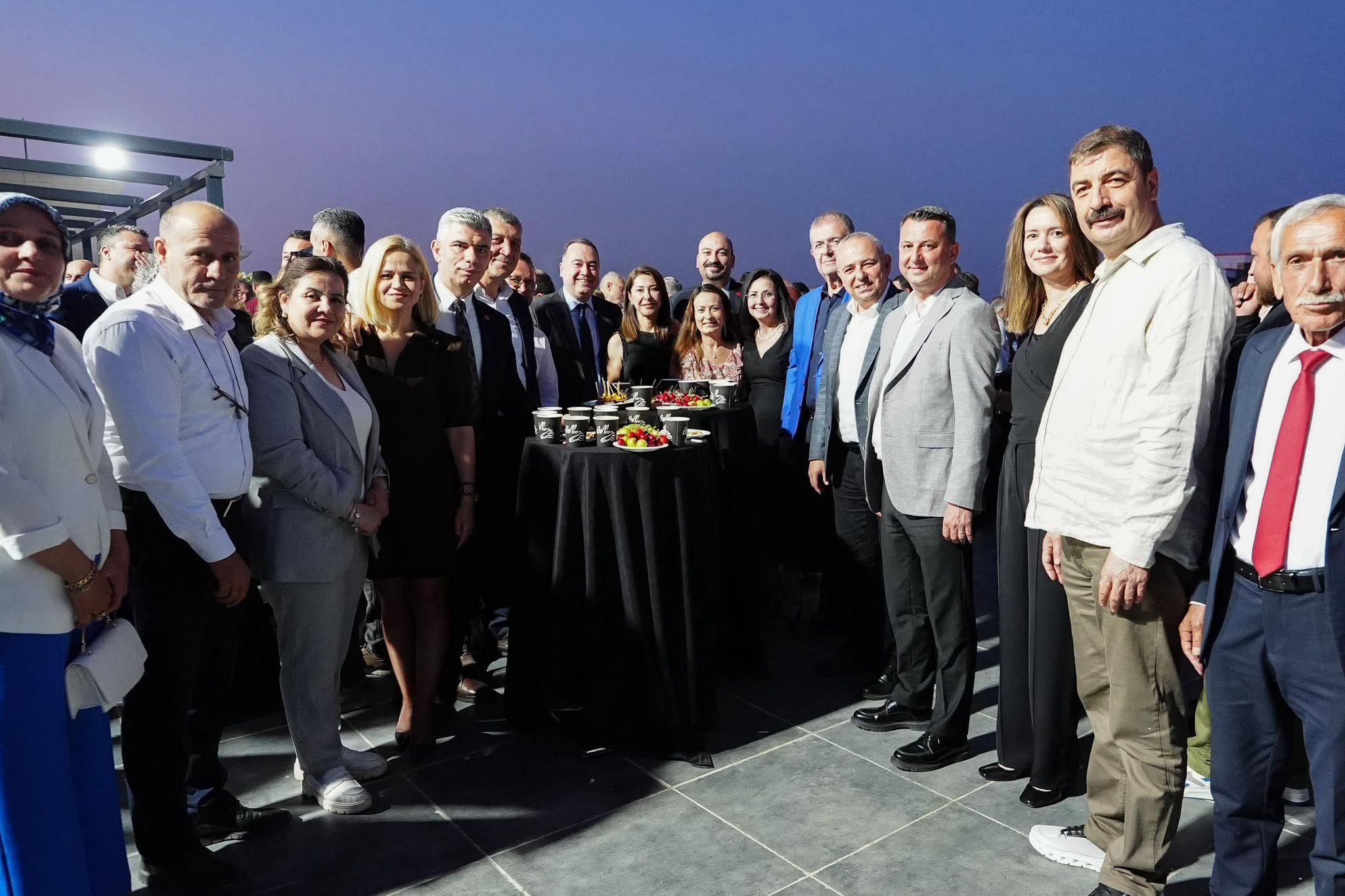 Manisa’da “mini parlamento” gibi nikâh-1