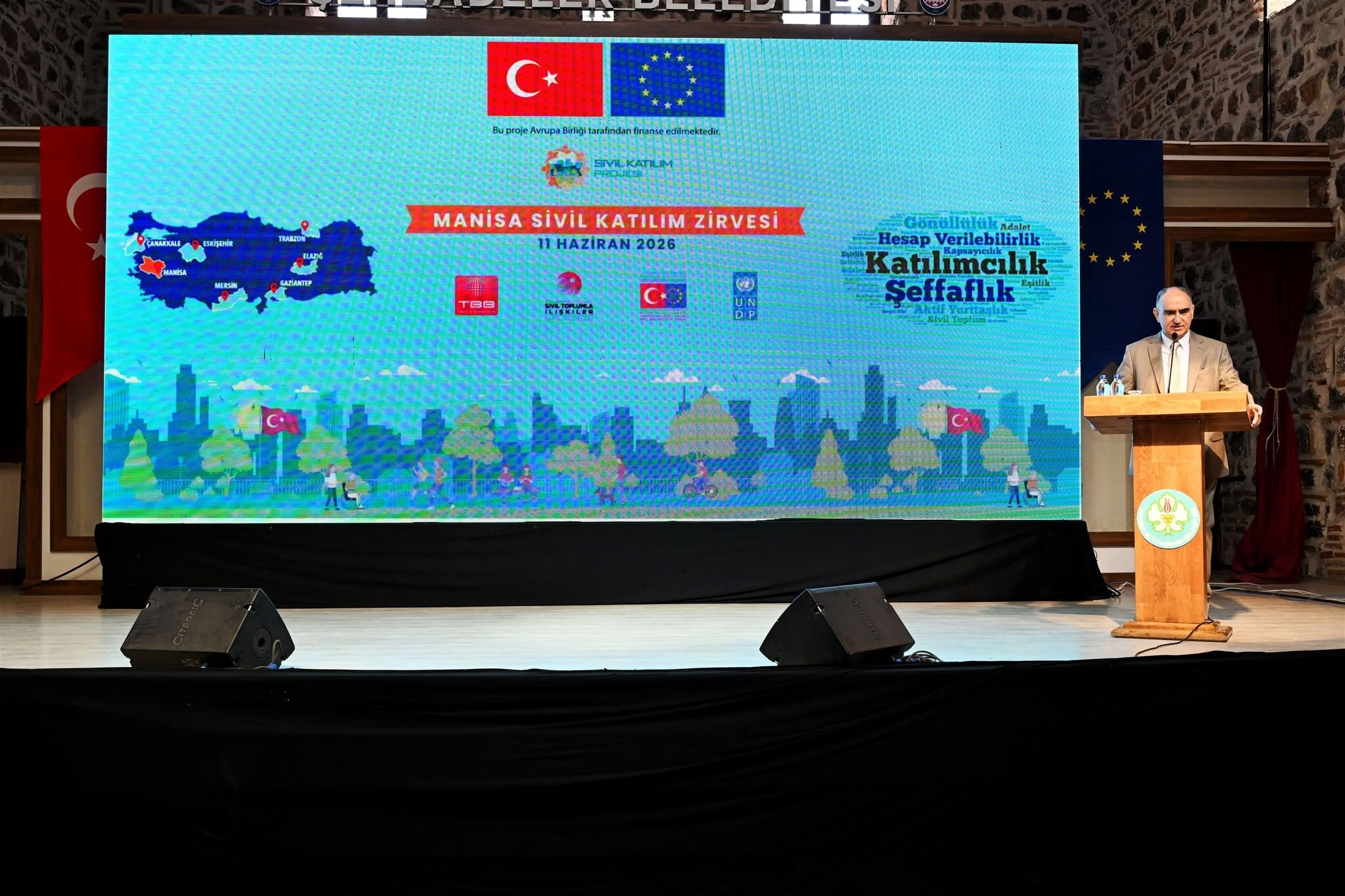Vali Özkan Manisa sivil katılım zirvesi’ne katıldı-2