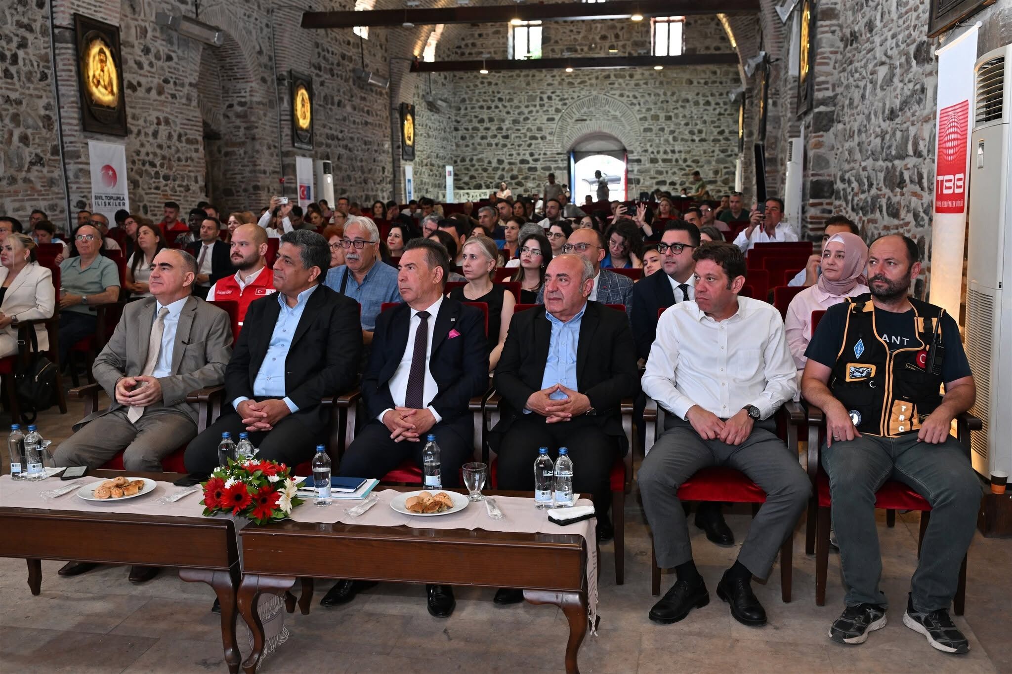 Vali Özkan Manisa sivil katılım zirvesi’ne katıldı