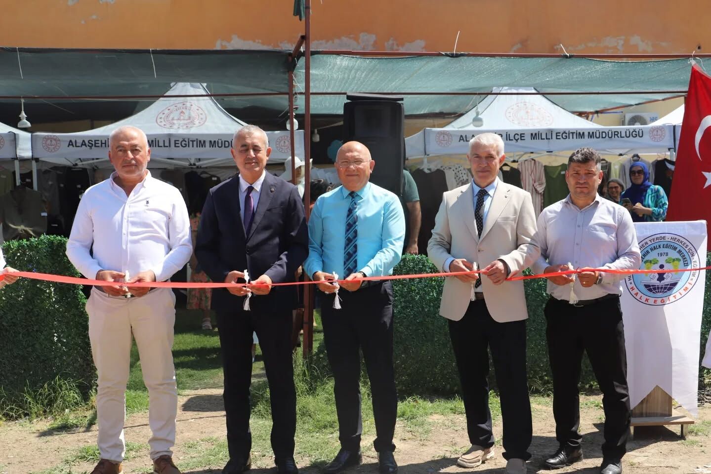 Alaşehir’de kursiyerlerin eserleri sergilendi-1