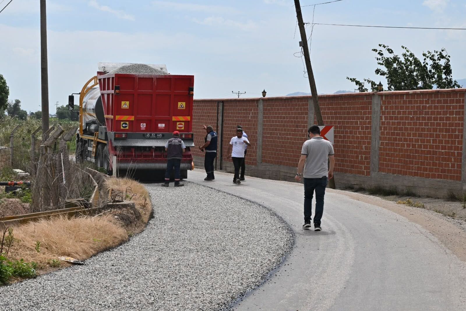 Salihli'de Üreticilerin Beklediği Yol Çalışması Tamamlandı-1
