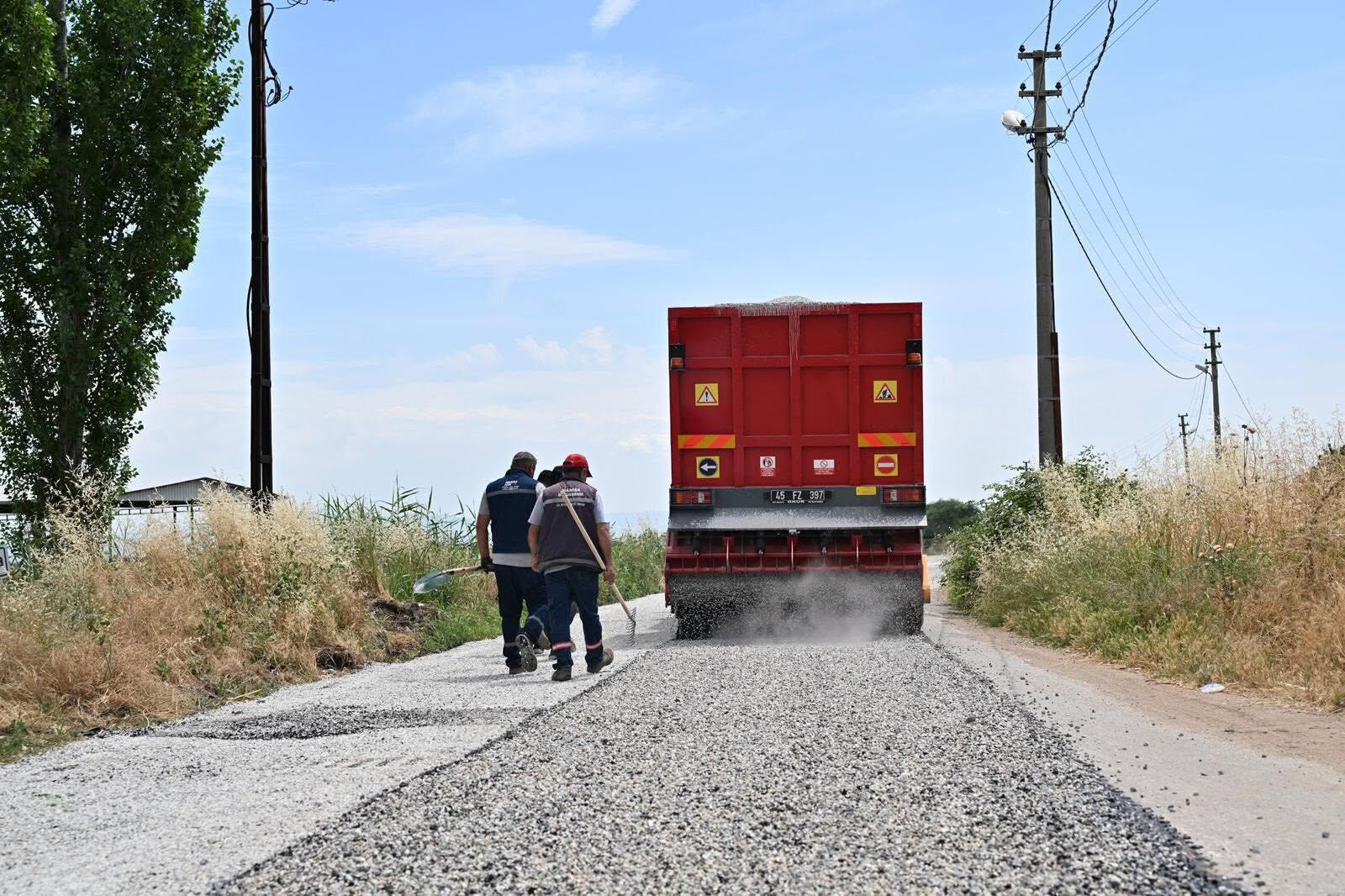 Salihli'de Üreticilerin Beklediği Yol Çalışması Tamamlandı
