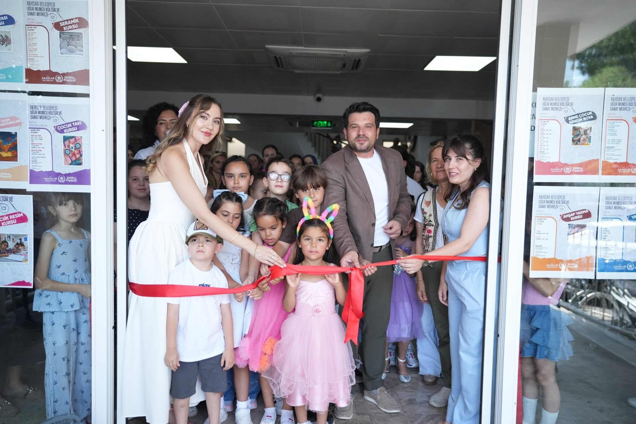 Manisa'da miniklerin eserleri sergilendi-2