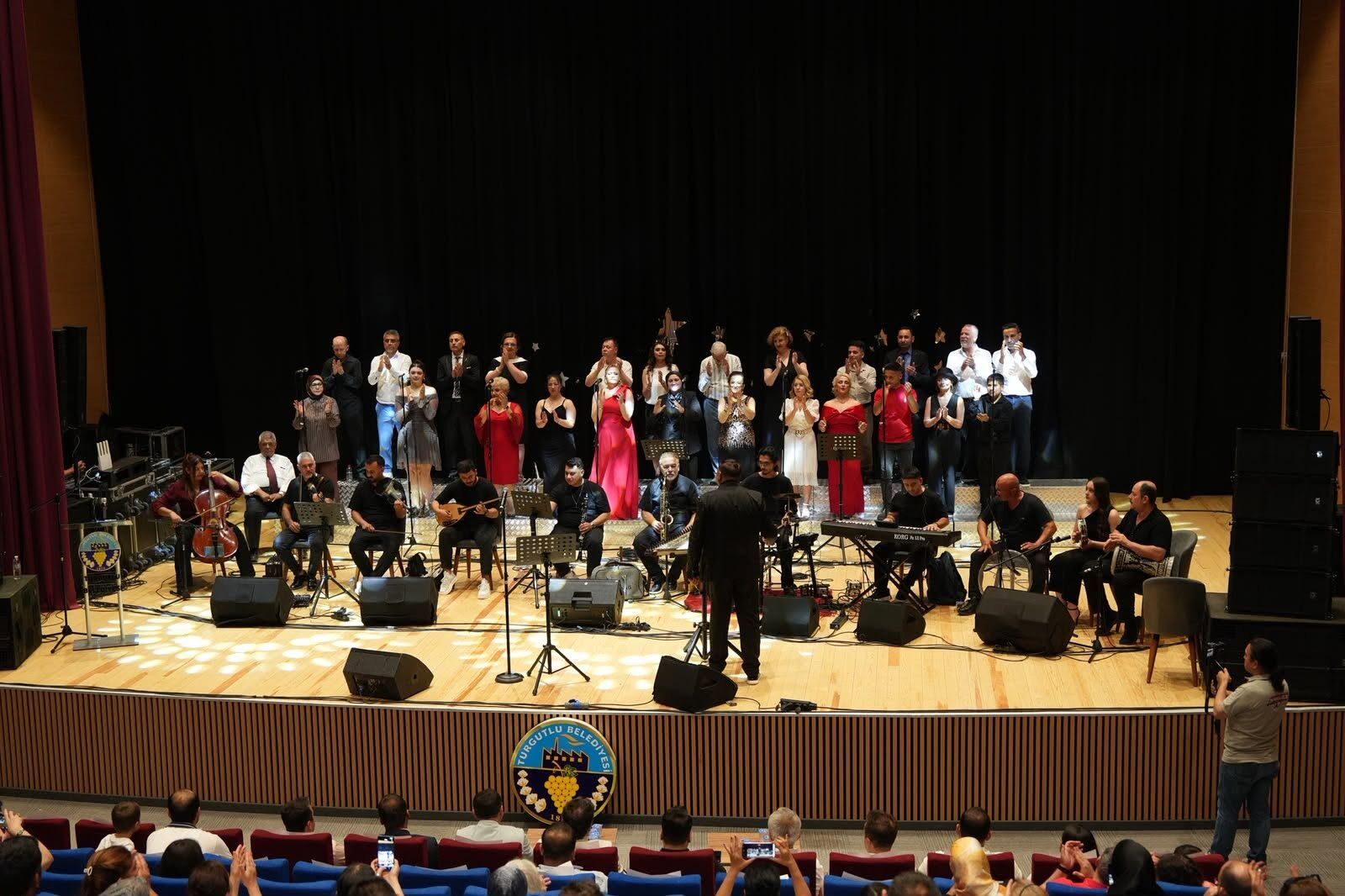 Turgutlu’da Popüler Müzik Rüzgarı: Kulakların Pası Silindi!