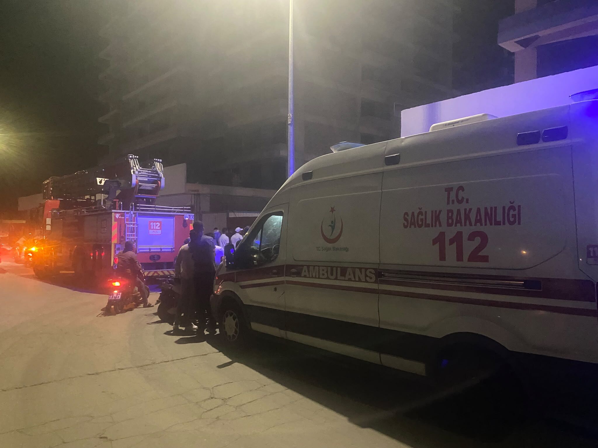 Üçüncü Kez Çatıya Çıkan Şahıs Yine Polis Tarafından İkna Edildi-1