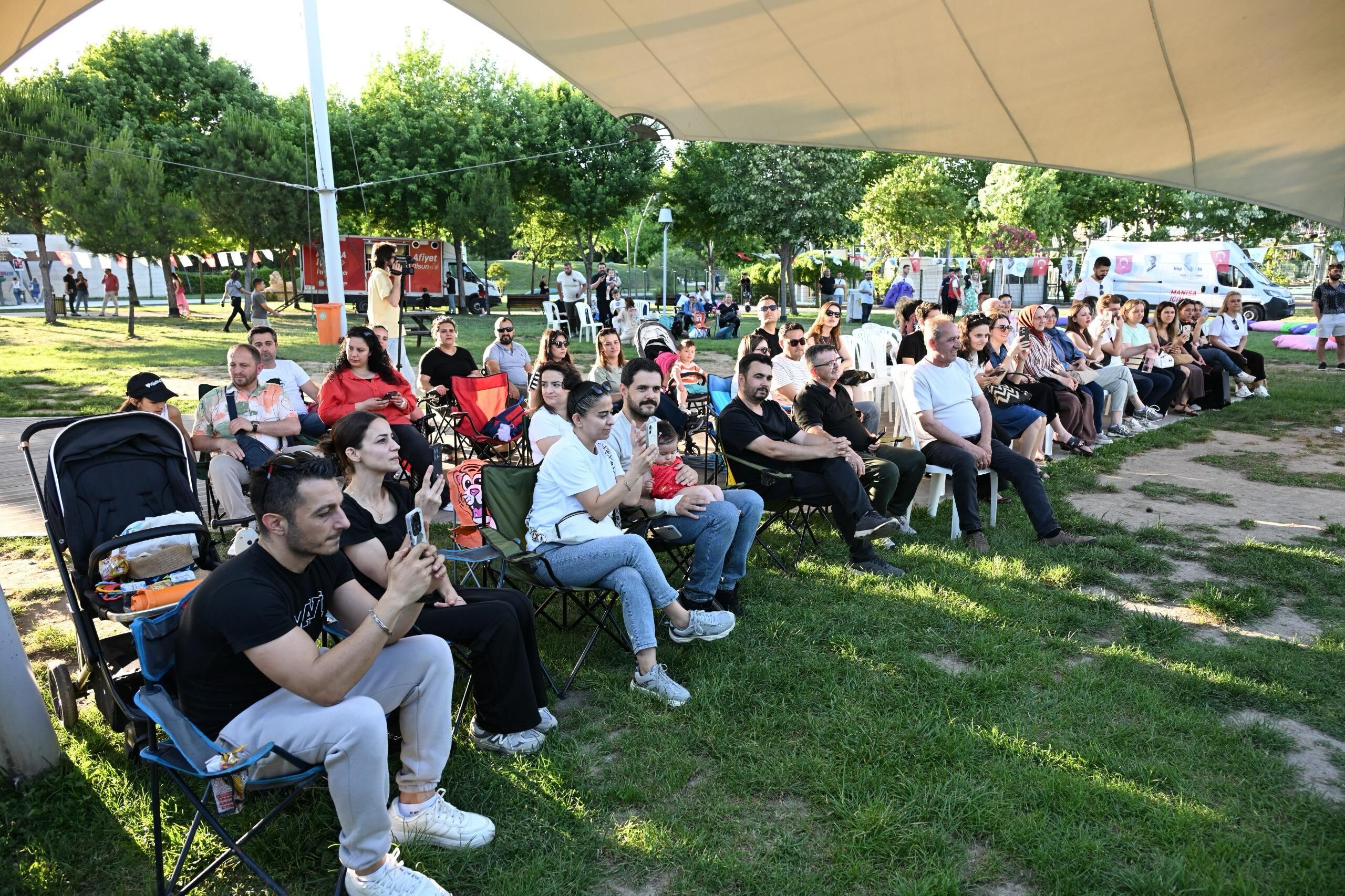 Manisa’da Miniklerden Geri Dönüşüm Defilesi:-2