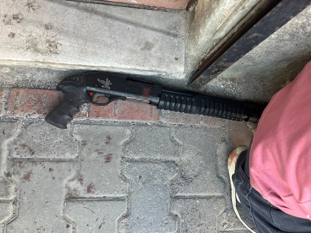 Kula’da Kahvehane Önünde Pompalı Dehşeti! Saldırı Anı Kamerada