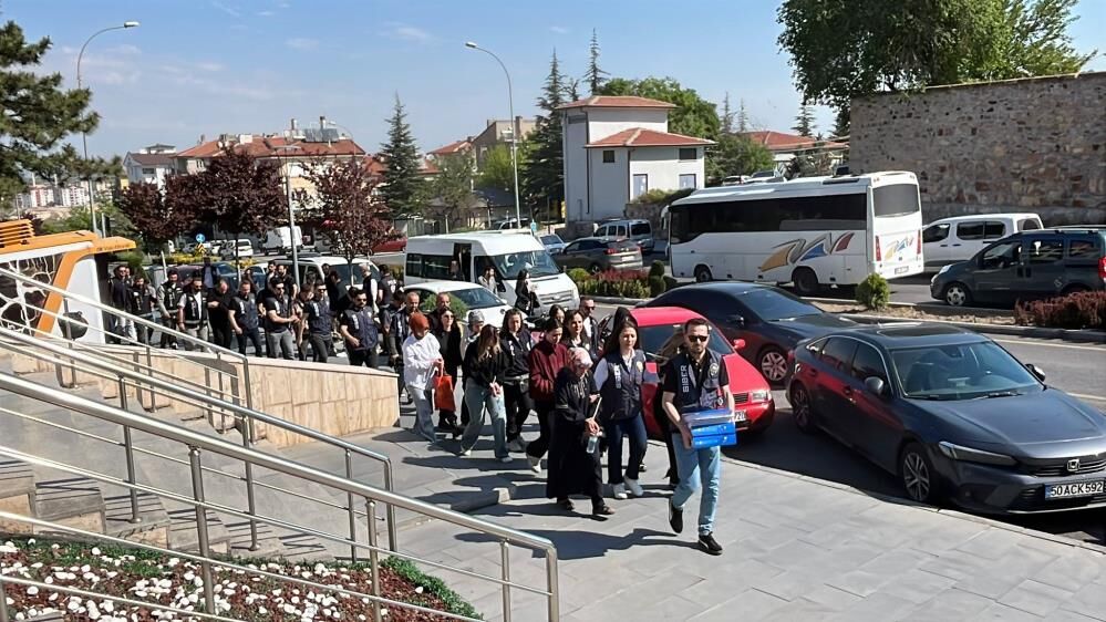 Manisa’da da Düğmeye Basıldı! 10 Milyarlık Bahis Şebekesine Darbe-1
