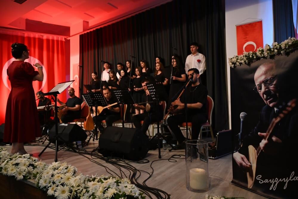 Demirci’de Unutulmaz Gece: Öğrencilerden Neşet Ertaş’a Muhteşem Vefa