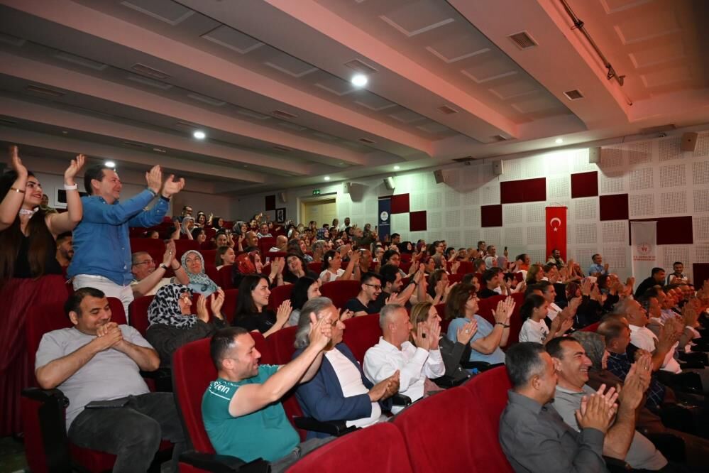 Demirci’de Unutulmaz Gece: Öğrencilerden Neşet Ertaş’a Muhteşem Vefa-1