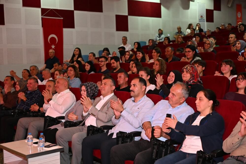 Demirci’de Unutulmaz Gece: Öğrencilerden Neşet Ertaş’a Muhteşem Vefa-2