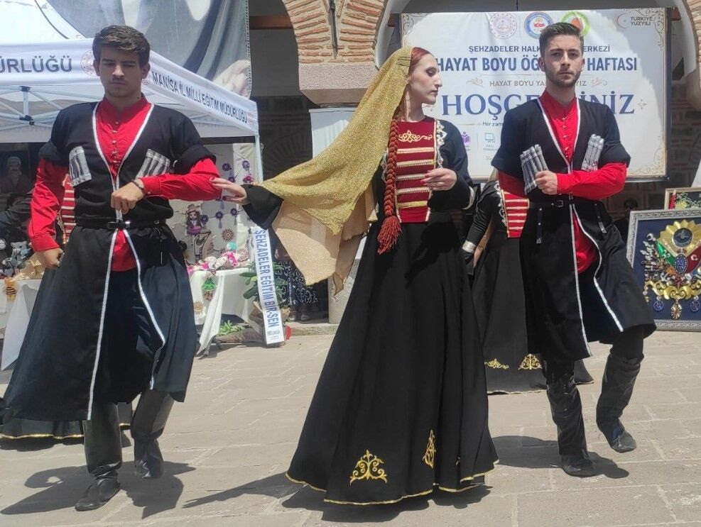 Şehzadeler Halk Eğitimi'nde emek dolu sergi-3