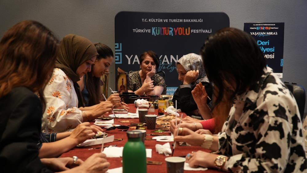 Manisa’da Kültür Yolu Rüzgarı: Tiyatro ve Geleneksel Sanatlar Aynı Sahnede Buluştu-1