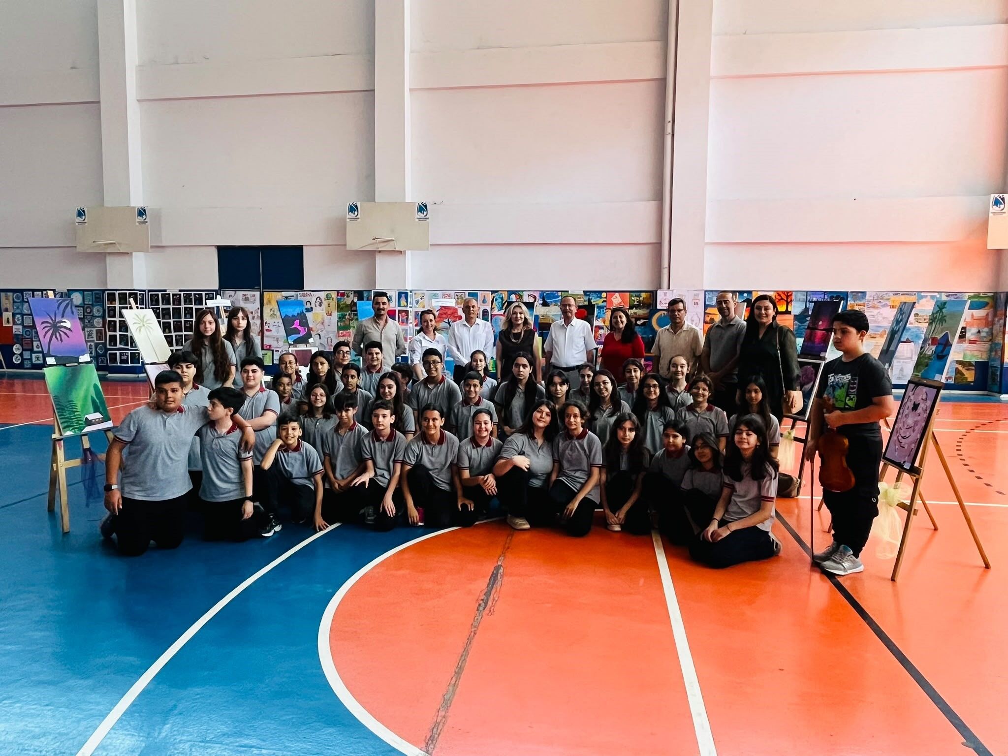 Manisa'da öğrencilerin 860 eseri sanatseverlerle buluştu