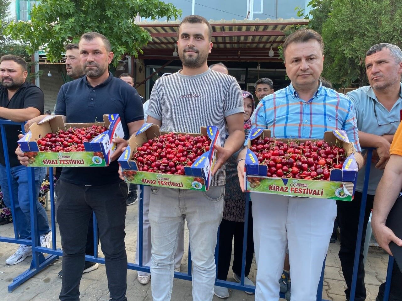 Alaşehir’de en güzel kiraz yarışması nefes kesti-1