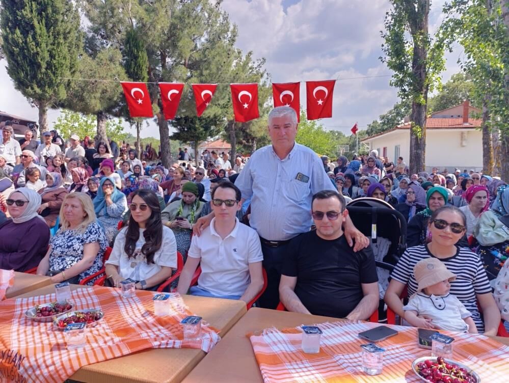 Gördes'te Kiraz Coşkusu: Börez'de Binlerce kişi Buluştu!-3