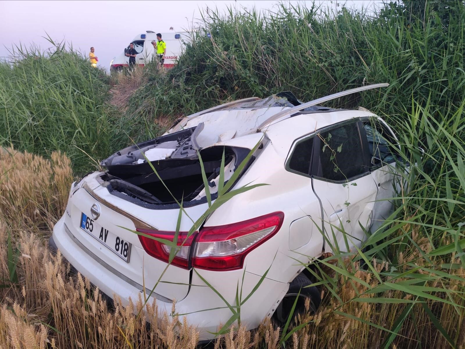 Kamyon ile Otomobil Çarpıştı, 2'si Çocuk 3 Kişi Yaralandı
