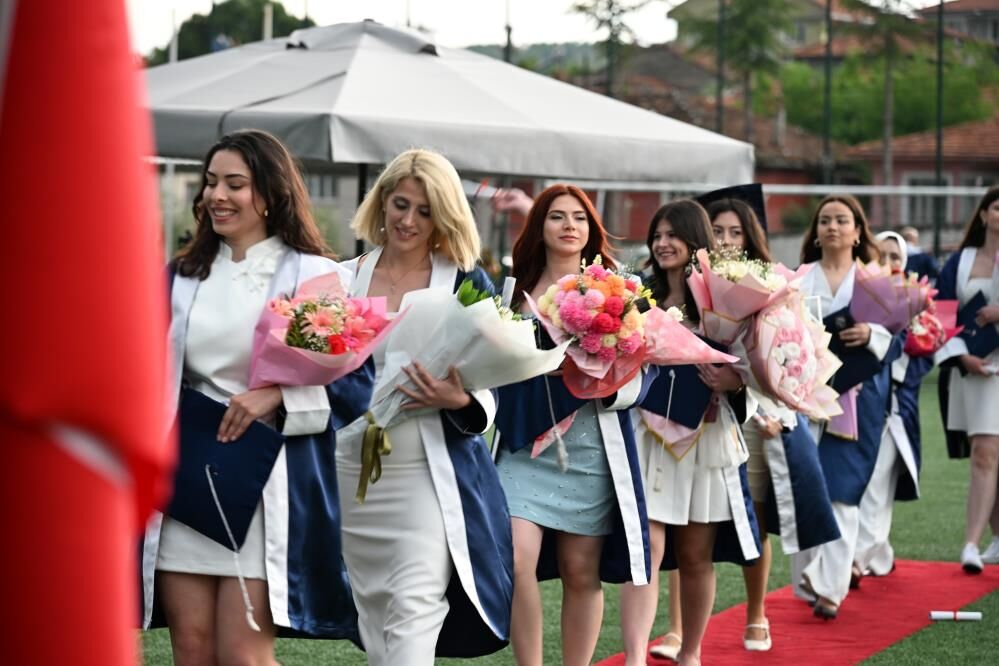 Tarihi İlçede Eğitim Gururu: MCBÜ Demirci Kampüsleri Mezunlarını Verdi-4