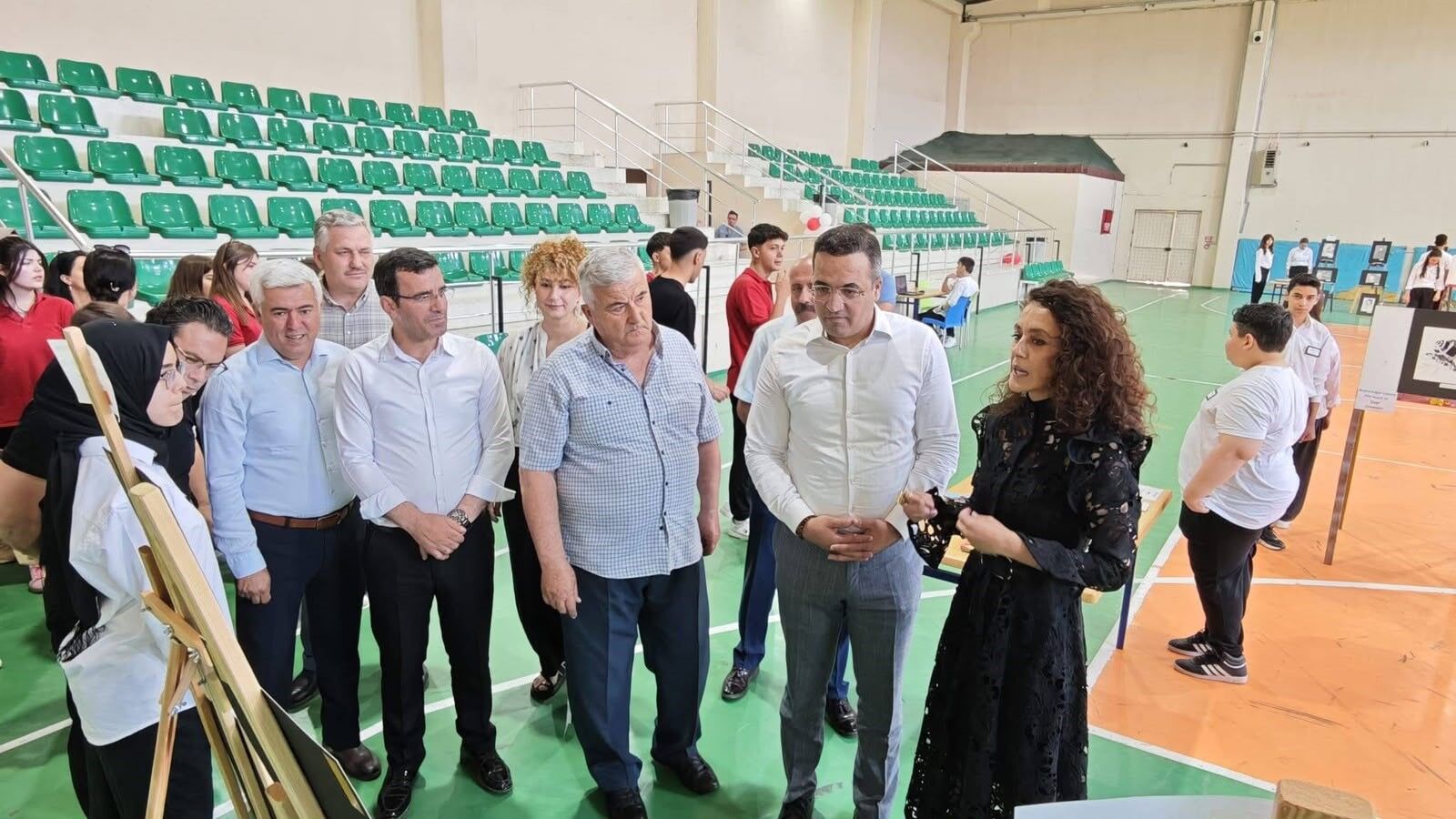 Sarıgöl'de genç yeteneklerin eserleri sergilendi