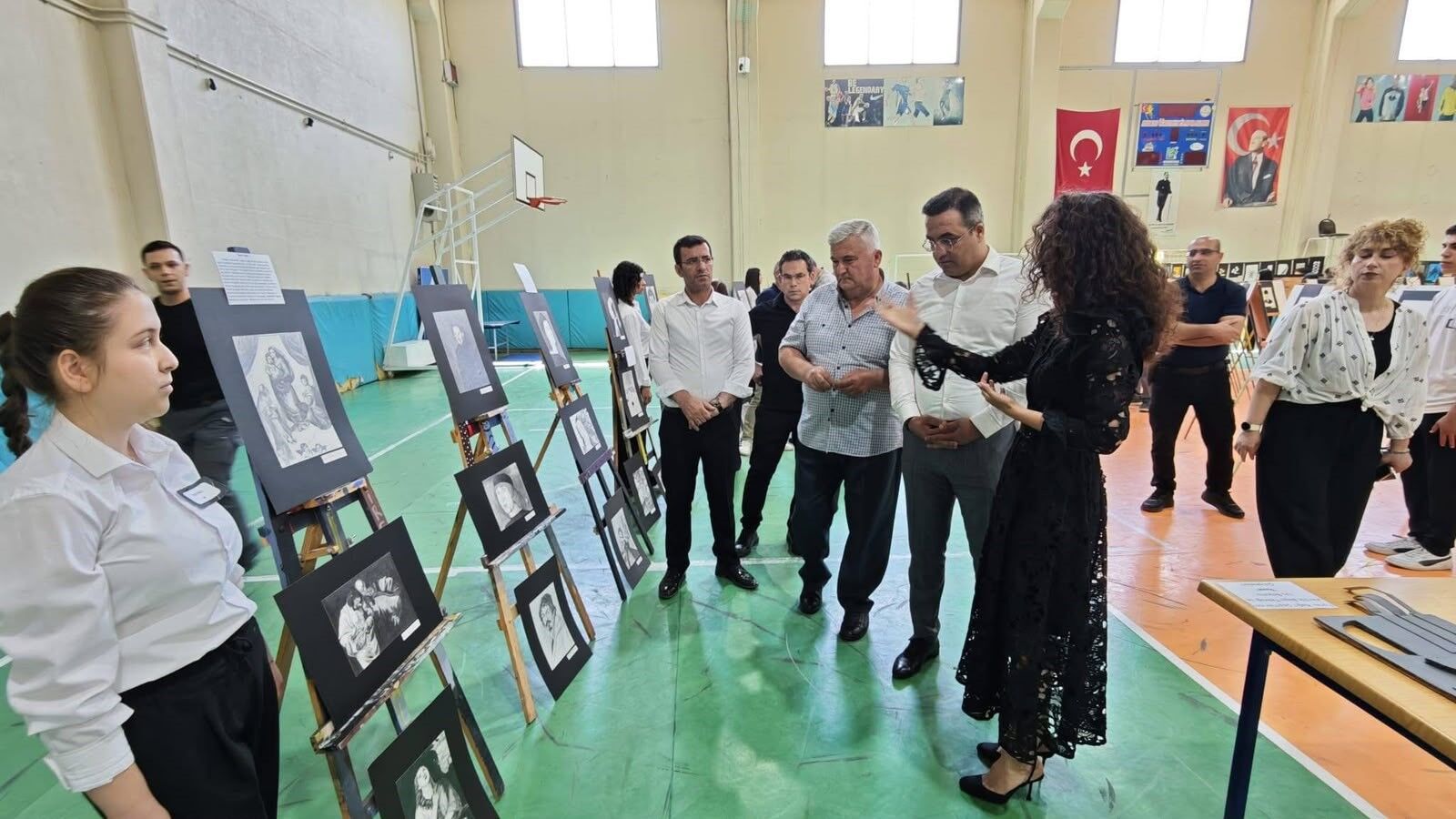 Sarıgöl'de genç yeteneklerin eserleri sergilendi-2