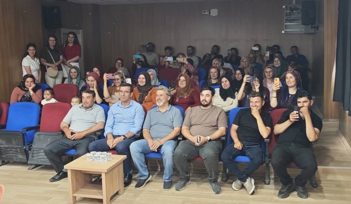sarıgöl’de miniklerden renkli yıl sonu etkinliği