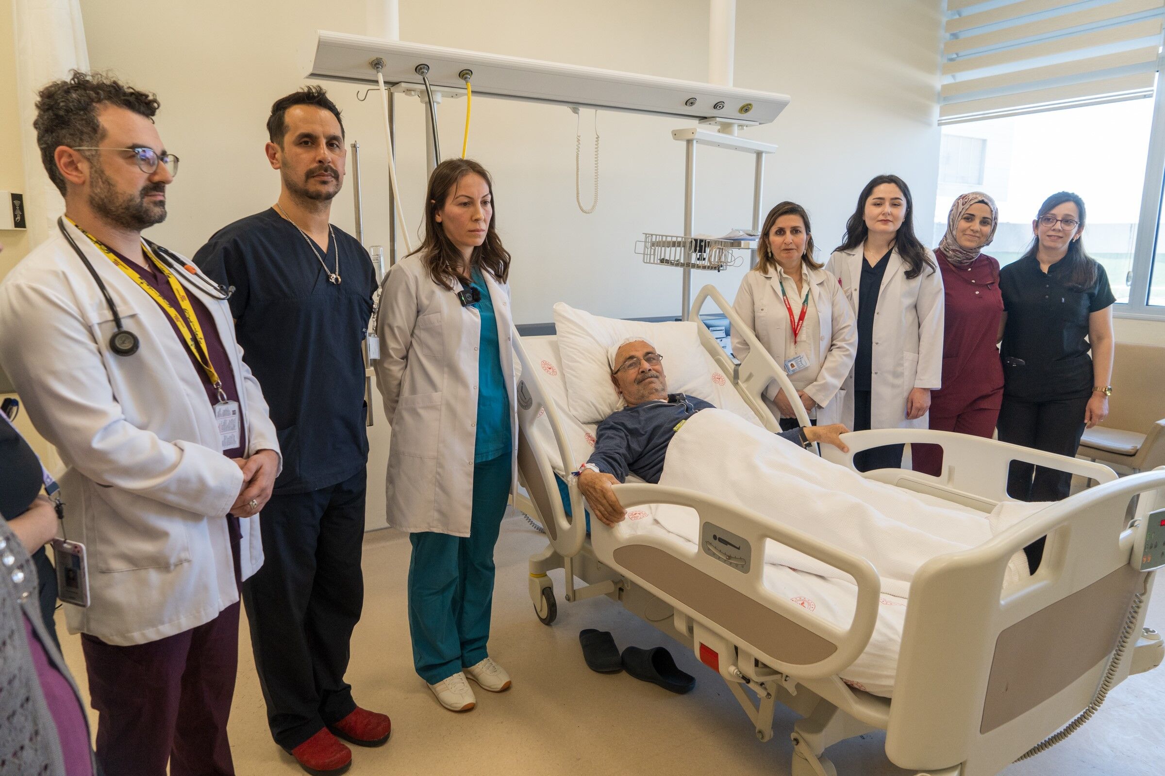 Manisa'da bir ilk! Beyin piliyle yeniden yürümeye başladı-.2.2