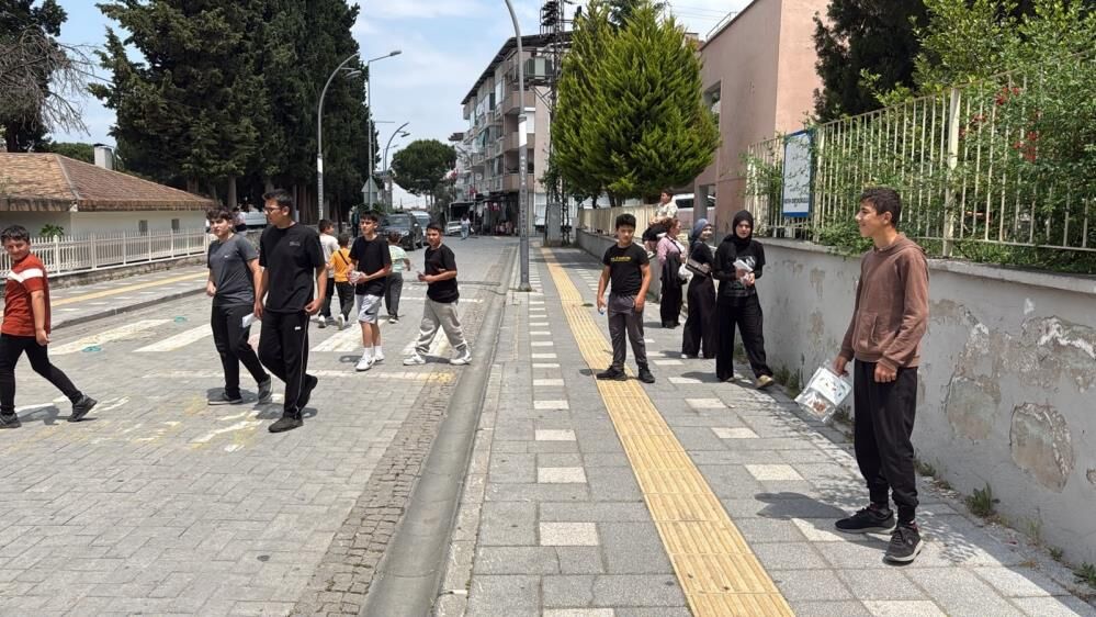 Gördes'te LGS Heyecanı! 231 Öğrenci Geleceği için Ter Döktü