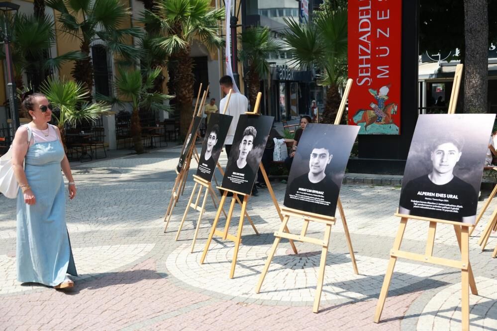 Şehzadeler Belediyesi’nden Anlamlı Sergi: Çocuk İşçiliğine Fotoğraflarla Dikkat Çekildi