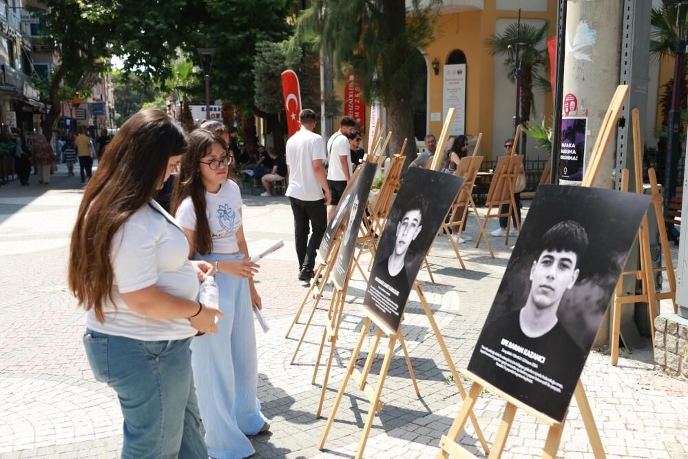Şehzadeler Belediyesi’nden Anlamlı Sergi: Çocuk İşçiliğine Fotoğraflarla Dikkat Çekildi-2
