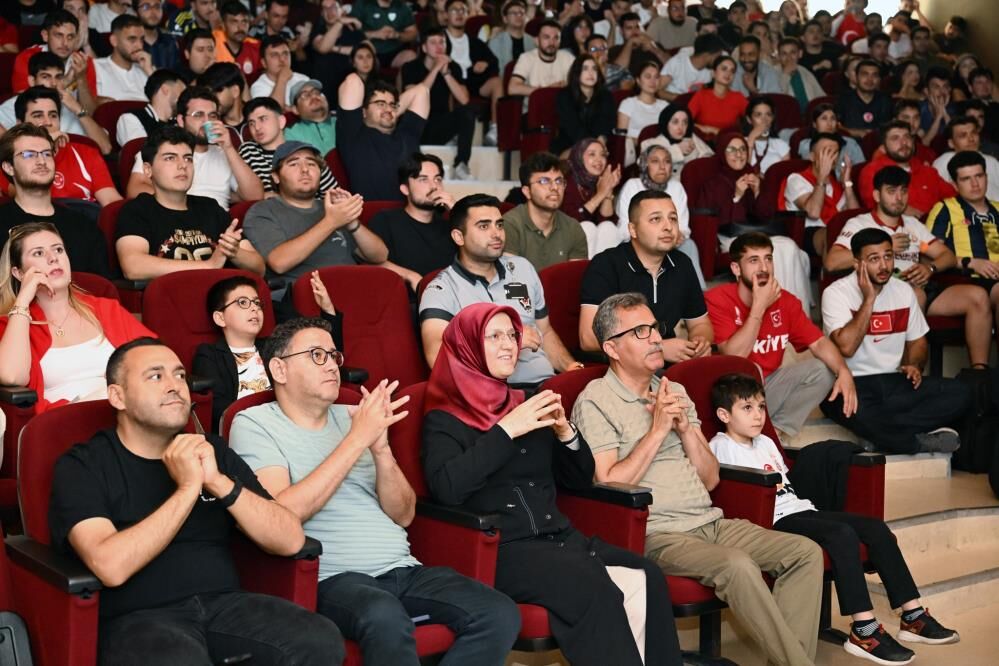 Manisa'da öğrenciler Dünya kupası heyecanını birlikte yaşadı