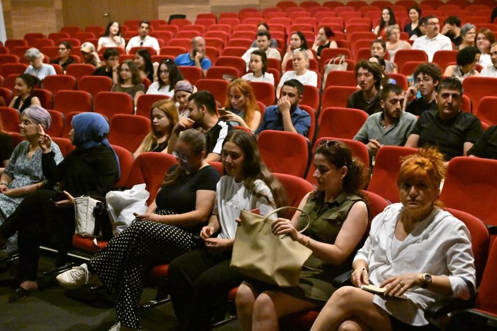Manisalı Sinemaseverler Cannes Film Festivali'nde Buluştu