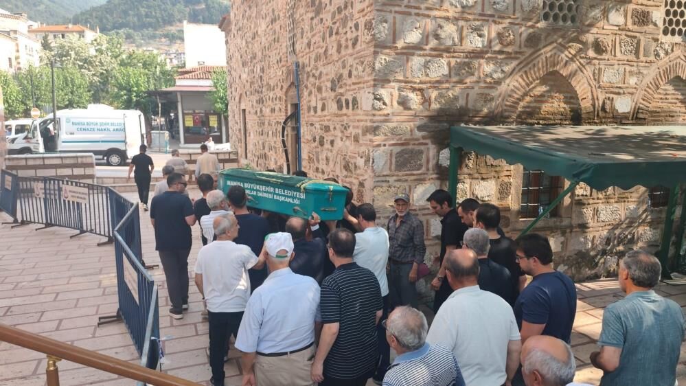 Manisa'da bir ilk: Organlarını bağışlayan öğretmen 3 hastaya umut oldu-1