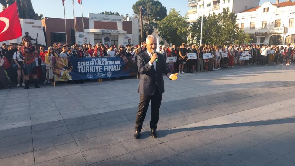 Manisa'da halk oyunları finalleri renkli görüntülere sahne oldu!-1