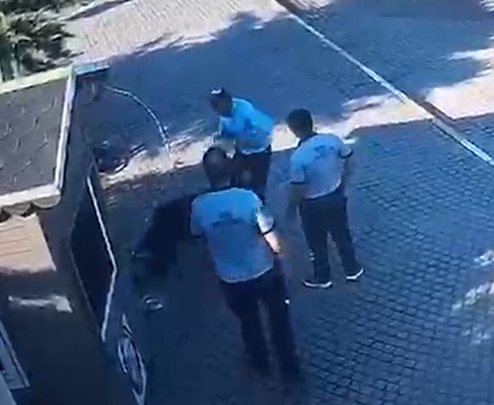 Manisa'da belediye önünde olay çıkaran şahıs tutuklandı-.1.1