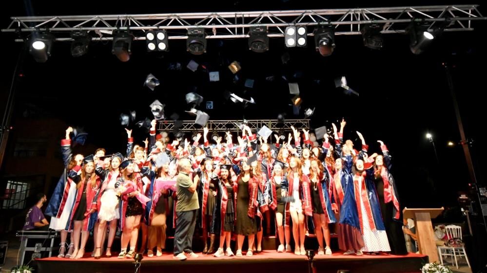 Manisa duygu dolu mezuniyet: Üç veda, bir gurur hikayesi-1