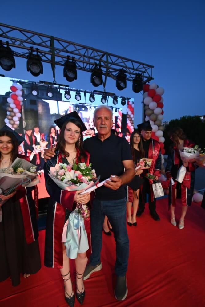Manisa duygu dolu mezuniyet: Üç veda, bir gurur hikayesi-2