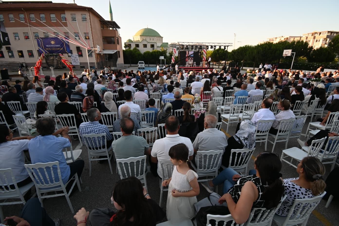 Manisa duygu dolu mezuniyet: Üç veda, bir gurur hikayesi