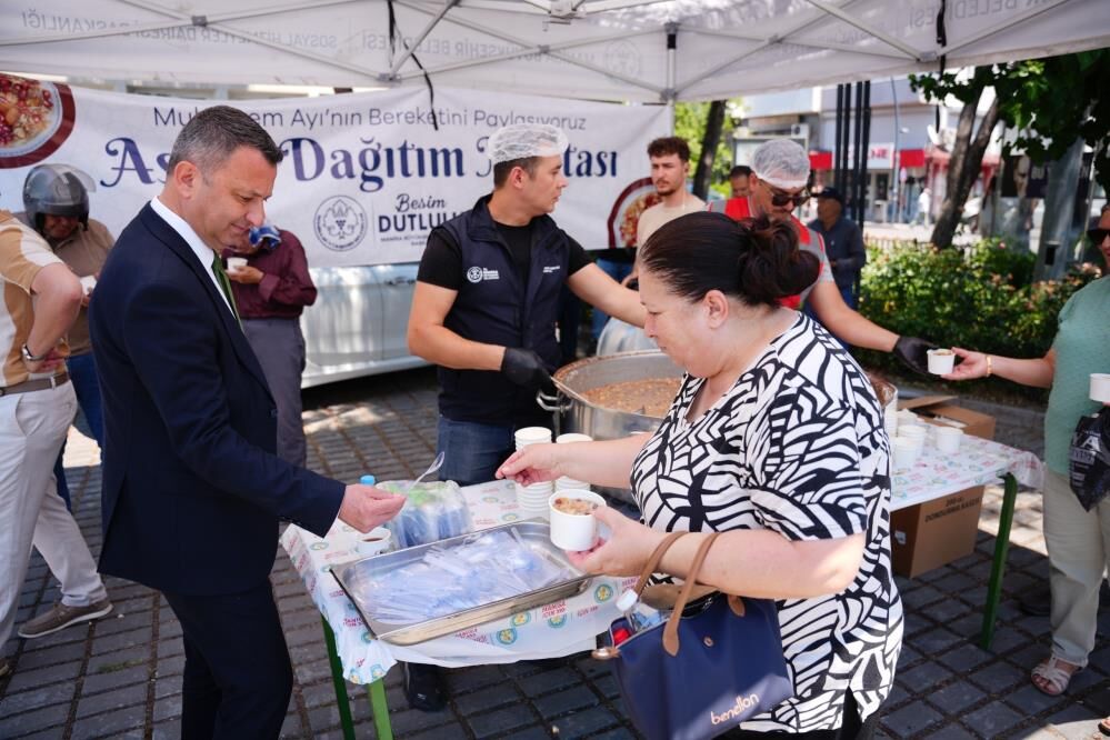 Büyükşehir'in aşure kazanları Soma ve Akhisar'da kaynadı