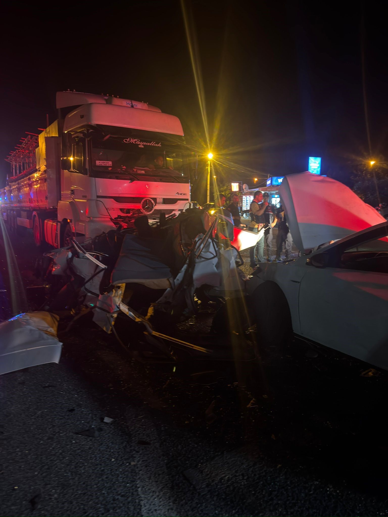 İzmir'de zincirleme kaza: 1'i ağır 5 kişi yaralandı-3